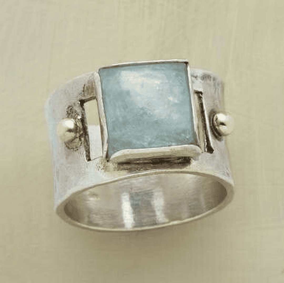 Odette Vintage Moonstone Ring detail